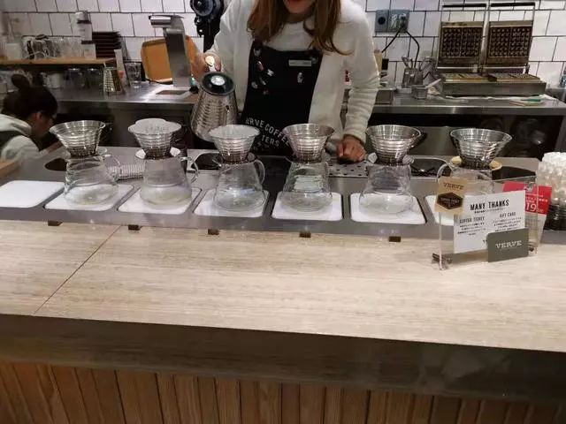 街头咖啡屋_街头咖啡馆Q版_街头的咖啡馆歌词