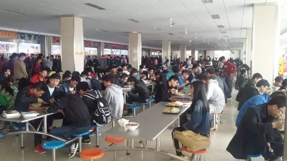 大学餐厅卖饭_大学西餐厅都卖啥吃的_大学餐厅卖饭赚钱吗