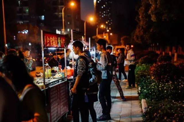 周边美食附近_附近 美食_美食附近饭店