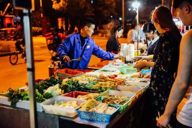 附近 美食_周边美食附近_美食附近饭店