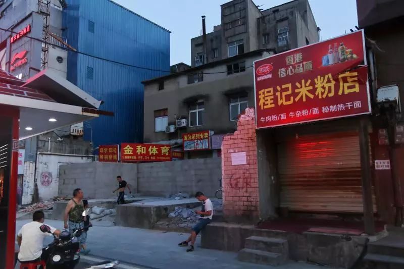 周边美食附近_附近 美食_美食附近饭店