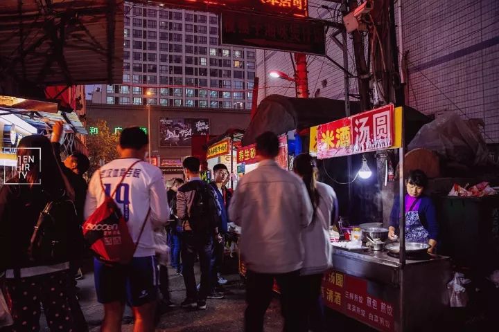 附近 美食_周边美食附近_美食附近饭店