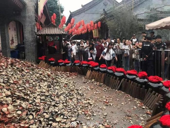 火爆内地的香港茶餐厅文化怎么说崩就崩了呢？